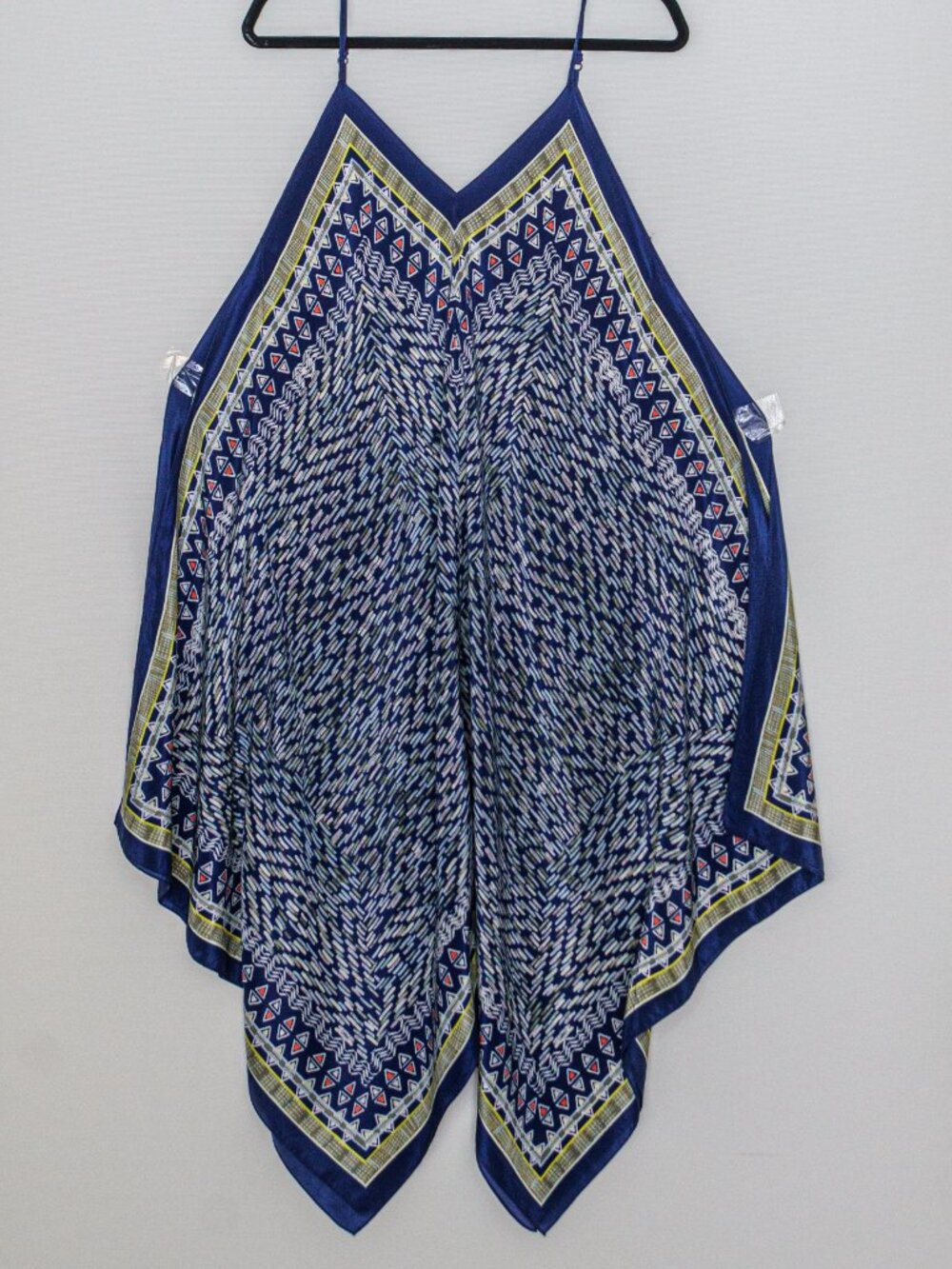 Blue and white patterned sleeveless Pareo